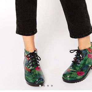 🌿 ASOS Leaf Print Green Ankle Rain Boots